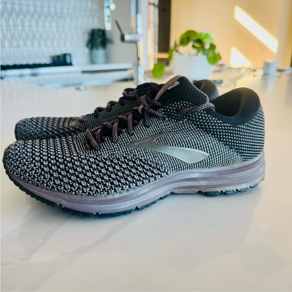 Brooks Revel 2 Running Shoe Sneaker Black
Metallic Purple Knit Athletic Trainer